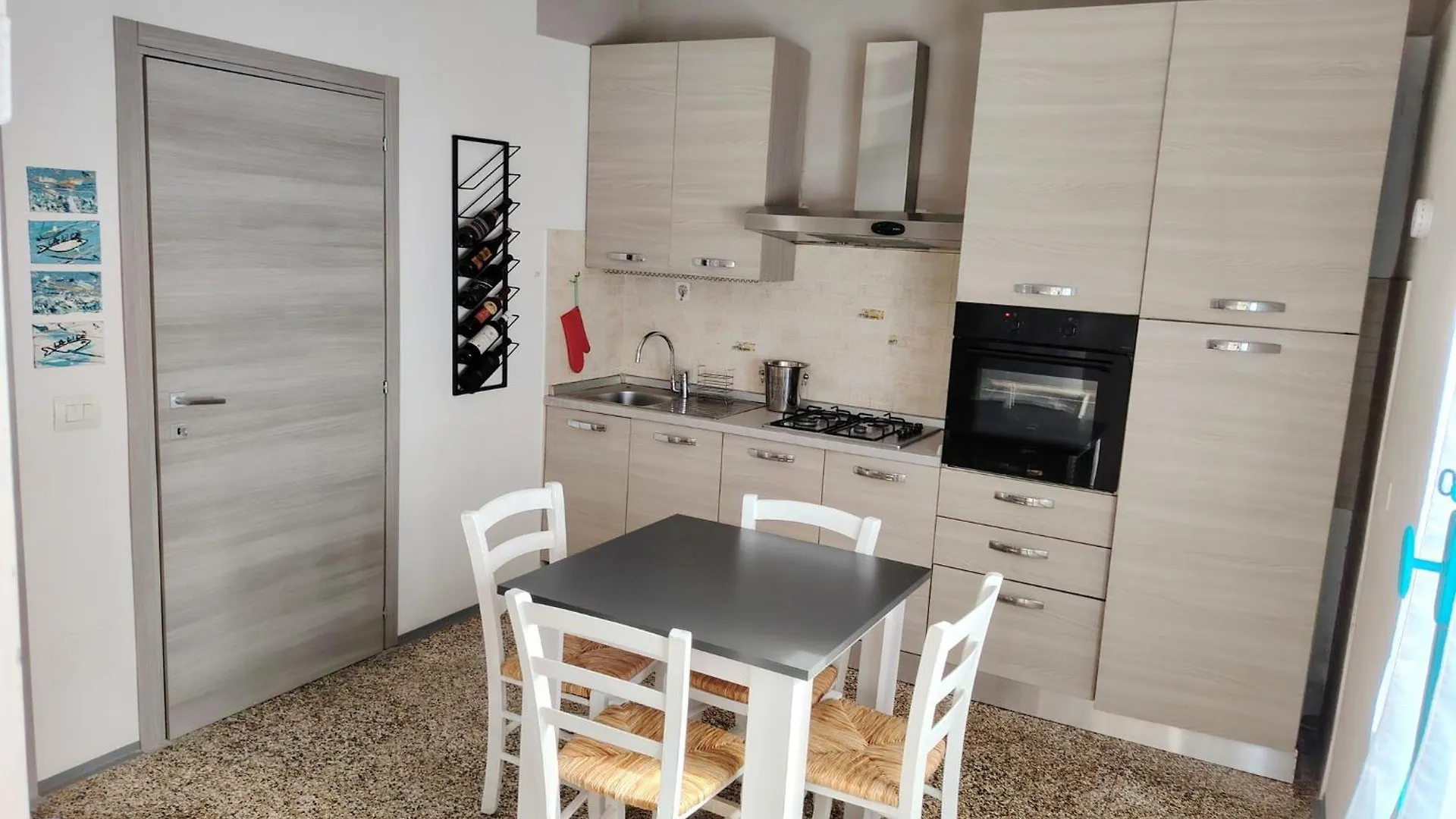 Cavo Beach 6 0*,  İtalya